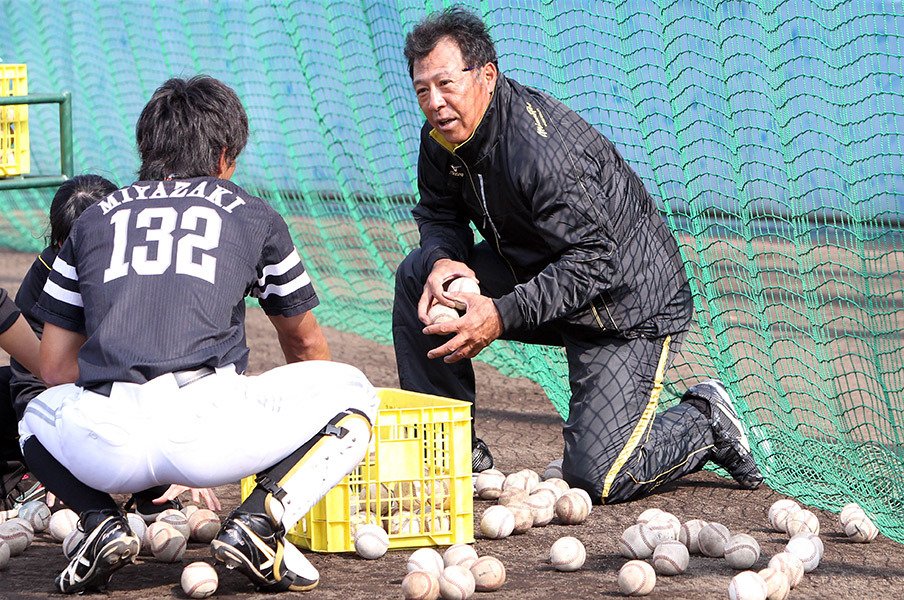 ホークス三軍監督に就任の元スター。佐々木誠は原石に「期待しない」?<Number Web> photograph by NIKKAN SPORTS
