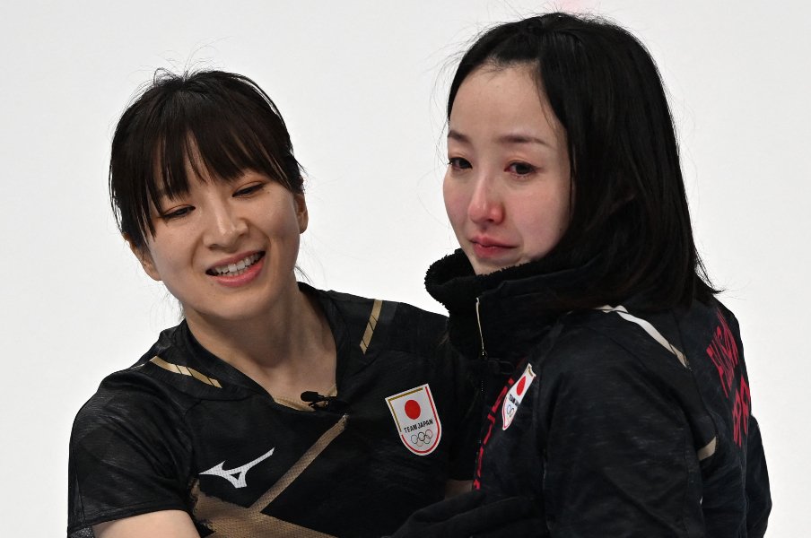 本気で敗退と勘違い→大喜びの「2度の涙」で藤澤五月も吹っ切れた? カーリング解説者・金村萌絵「決勝トーナメントにピークがきた」<Number Web> photograph by AFP / JIJI PRESS