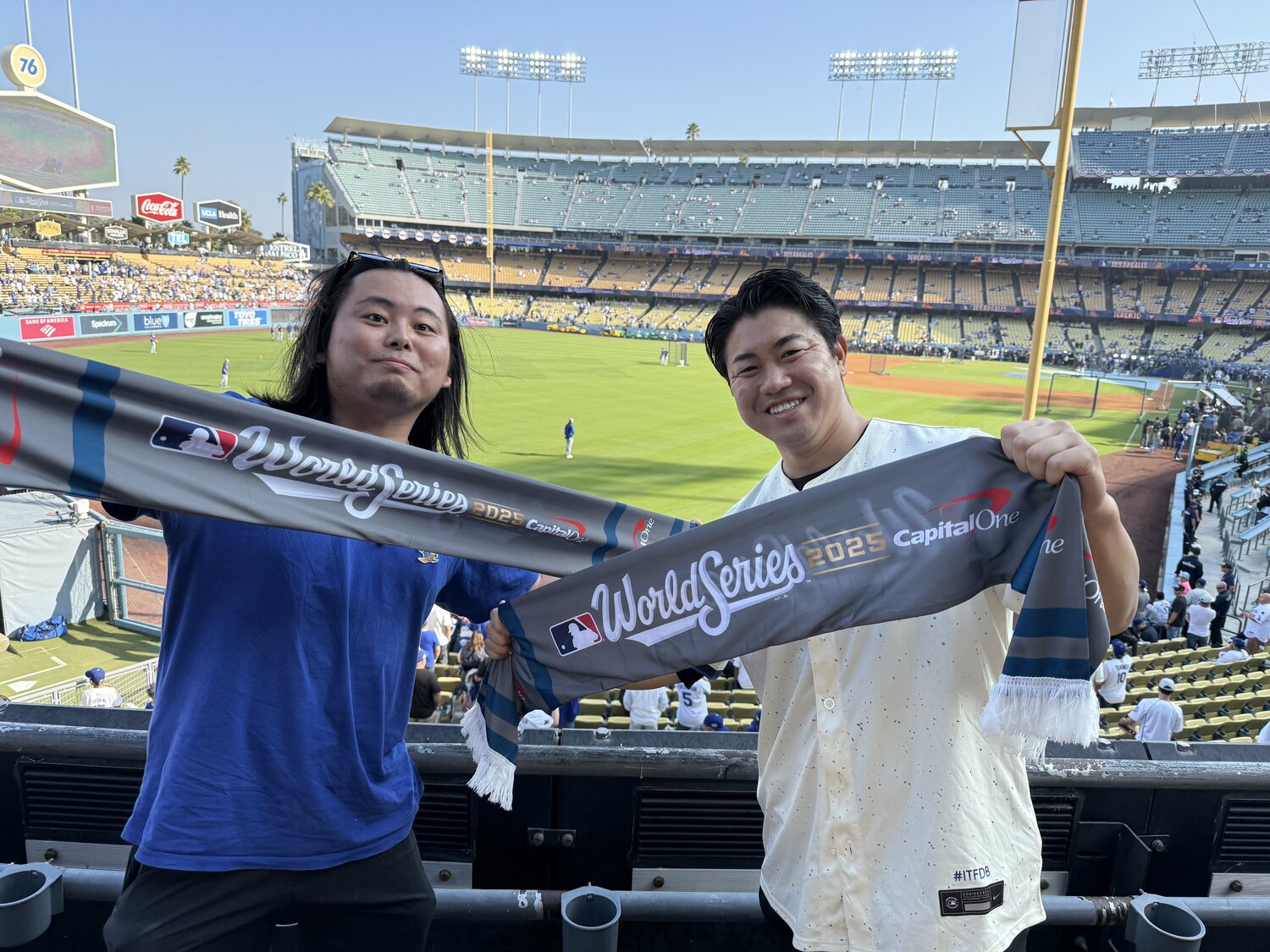 WS第3戦を観戦に訪れた皆川清司さん（右）と後輩の稲垣蒼汰さん　©Naoyuki Yanagihara