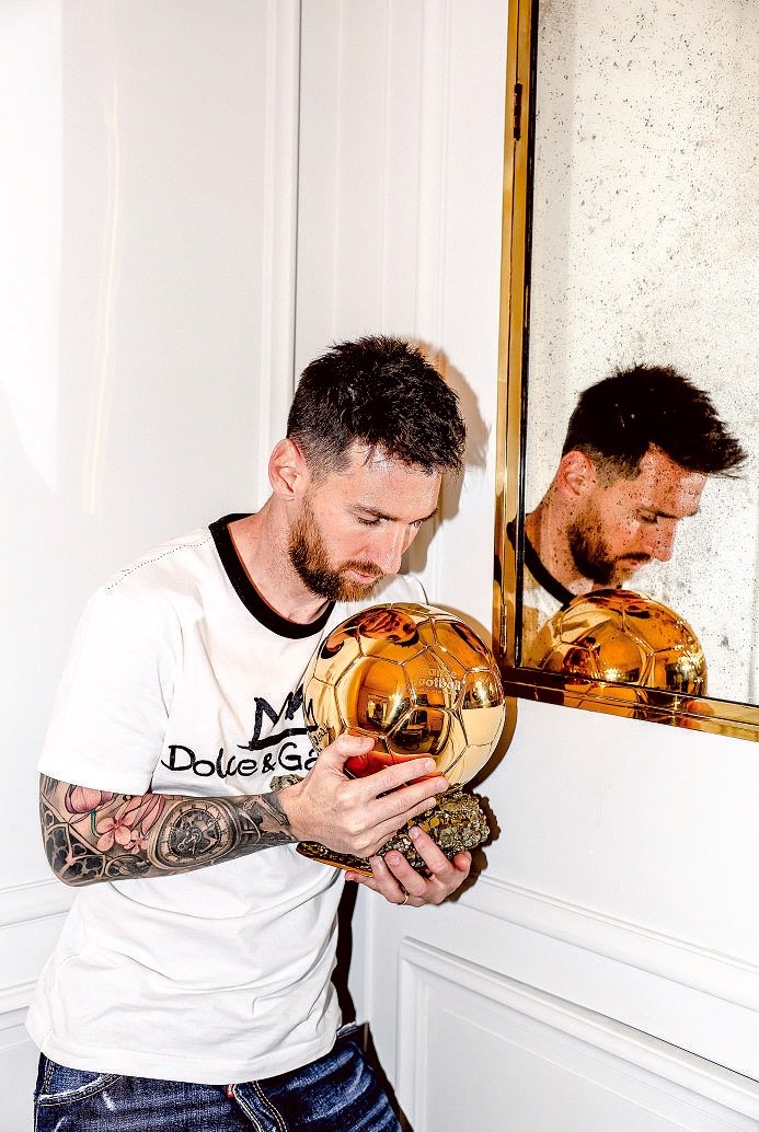 バロンドールを7回受賞してなお、コレクションに新たに加わったトロフィーを素直に喜ぶメッシ