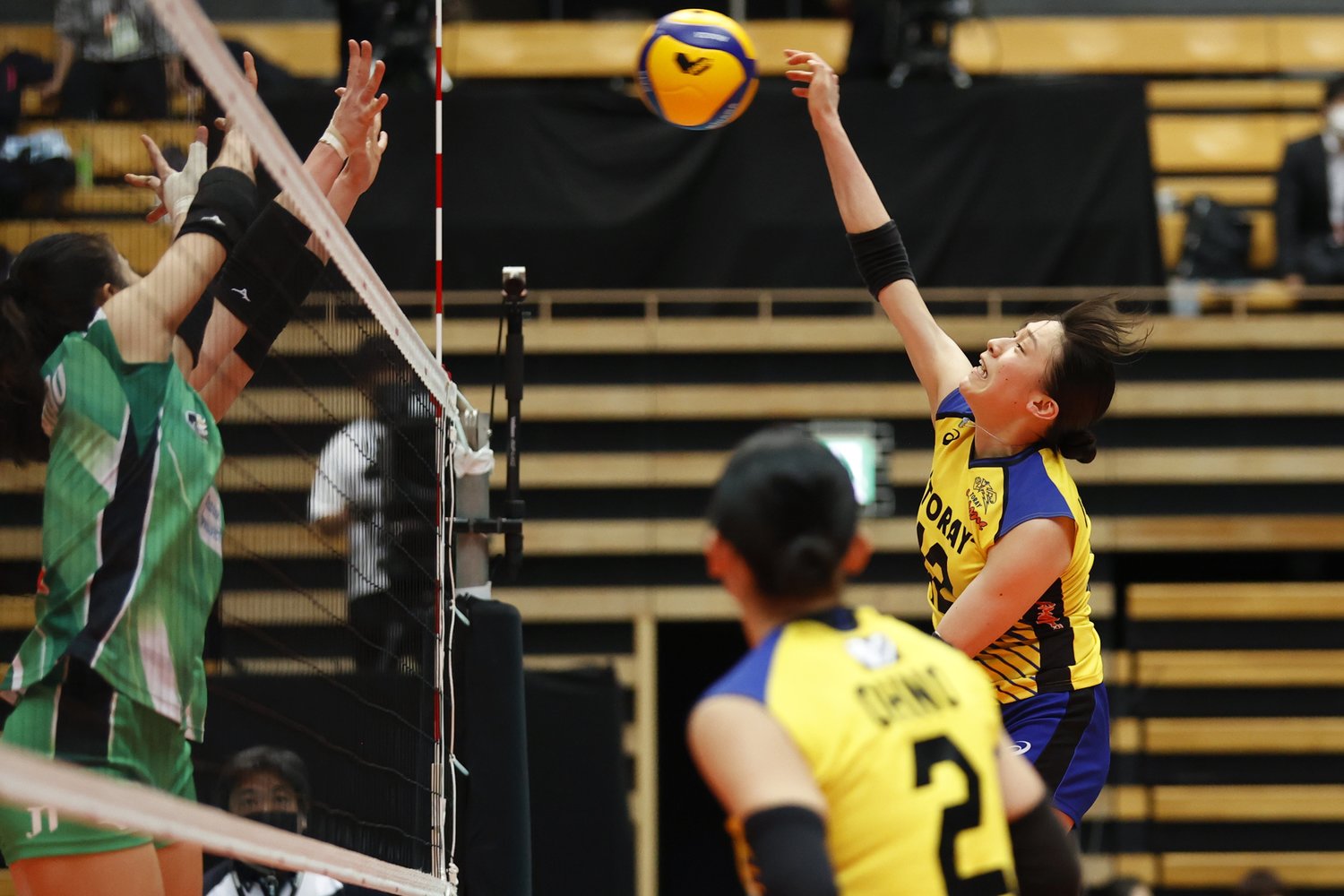 JTのブロックを前に沈黙する石川　©Yukihito Taguchi