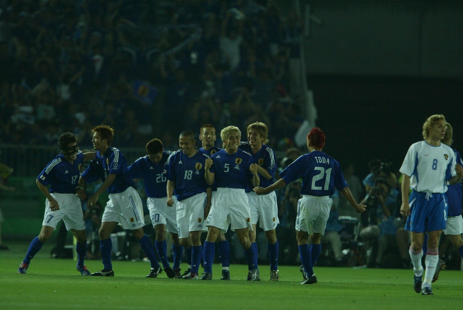 51分、2戦連発となる稲本のゴールで先制した日本代表　©︎JMPA