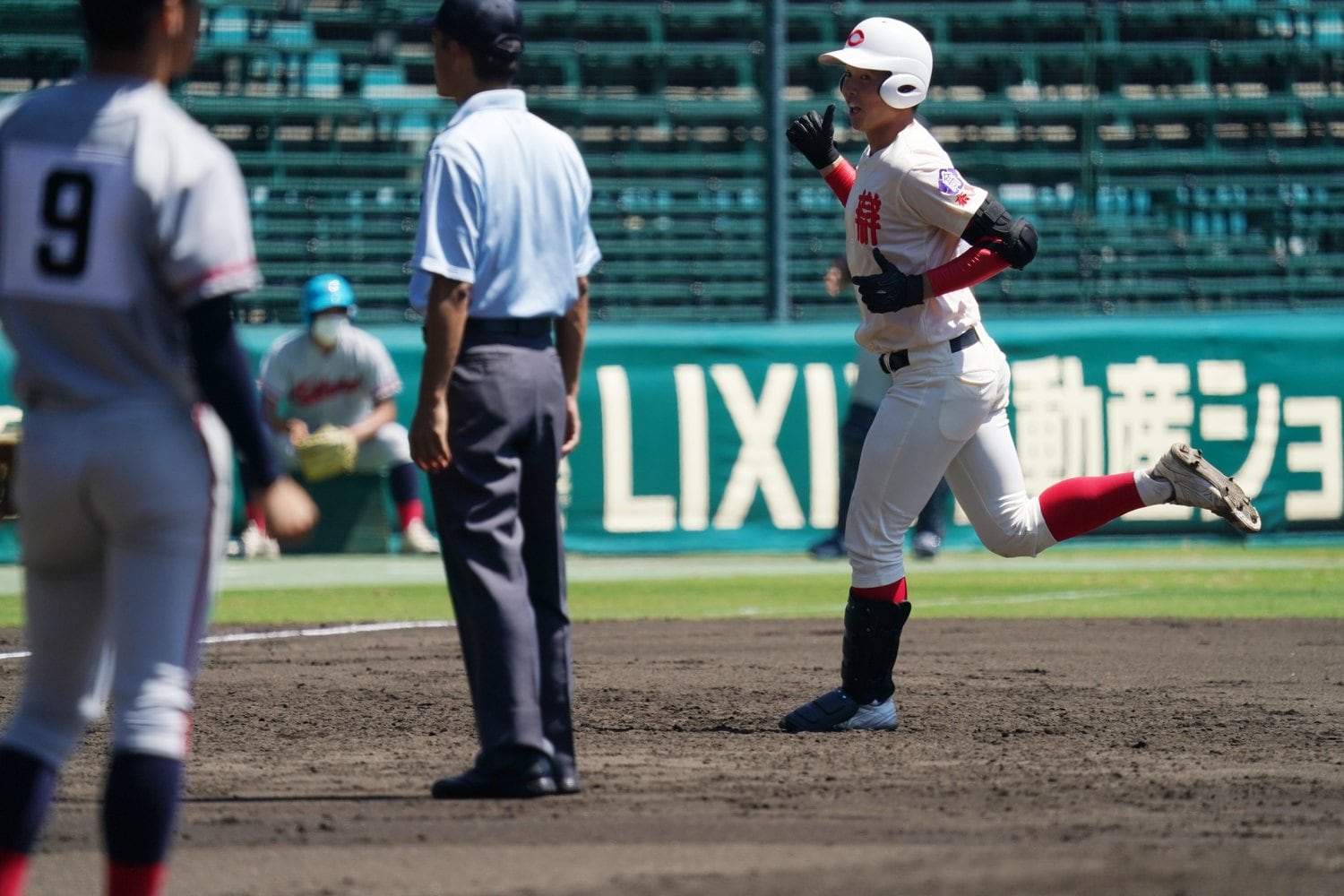 智弁学園の小畠は自らのホームランに驚いたような表情を見せた　©Hideki Sugiyama
