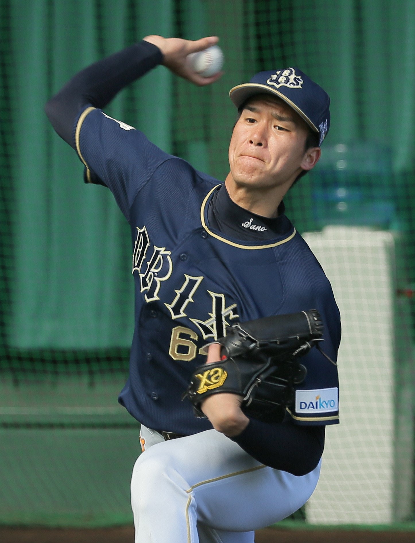 プロ２年目の2017年、ブルペンで投球する佐野さん　©JIJI PRESS