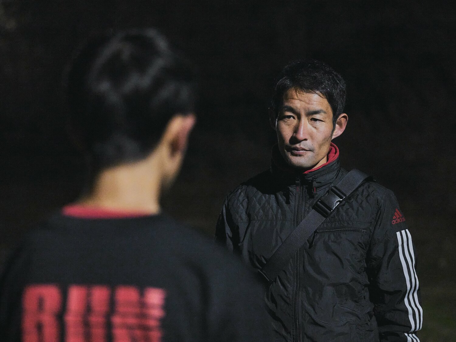 各選手はトレーニング後、難波にその日の練習内容などを報告。調子の言語化も大切なのだろう　©Yuki Suenaga