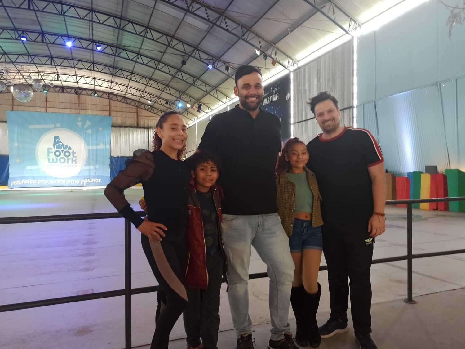 一家の集合写真、マリア（14）、弟カルロス（10）、親のグスタヴォ、妹タリア（12）、親のクレベール　©Hiroaki Sawada