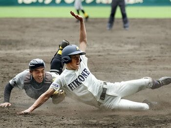 甲子園開幕戦、サヨナラ劇の裏側。彦根東がこだわった“一、三塁”の形。＜Number Web＞ photograph by Kyodo News