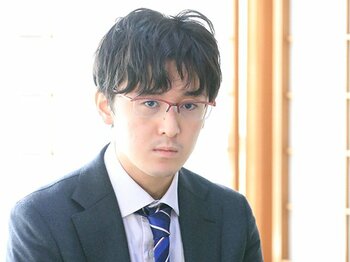 かつて藤井聡太を“号泣させた男”は「ある質問」に苦笑した…「藤井さんを追いかけて」20歳・伊藤匠七段の巨大なポテンシャル＜Number Web＞ photograph by JIJI PRESS