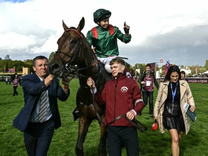 凱旋門賞“まさかの14着惨敗”クロワデュノールの敗因を探る「馬場でも、臨戦過程でもなく…」“日本馬最先着”5着ビザンチンドリームは「型を貫いた」＜Number Web＞ photograph by AFP/JIJI PRESS