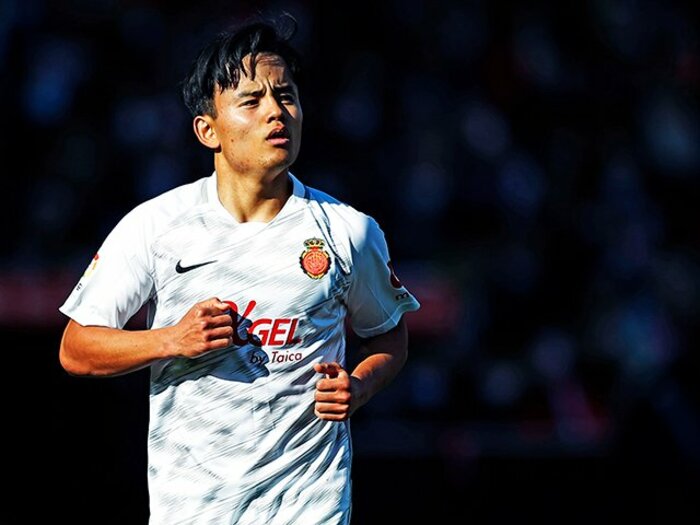 久保建英vsバルサがW杯イヤーのリーガ初戦… 年末の試合で見た「タケの身体の進化」と新星たちの奮起〈撮影者の視点〉＜Number Web＞ photograph by Daisuke Nakashima