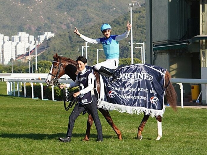 武豊とルメールのお手馬が……。朝日杯FSに見る「乗り替わり時代」。＜Number Web＞ photograph by Satoshi Hiramatsu