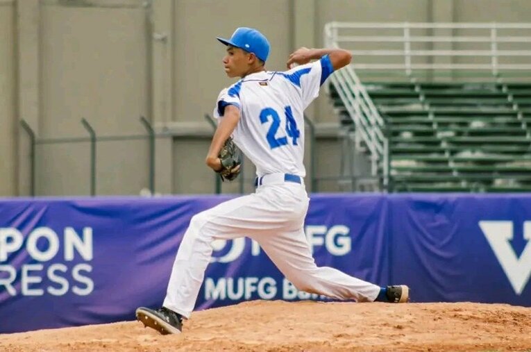 ルポ拓真のピッチングフォーム　※家族提供