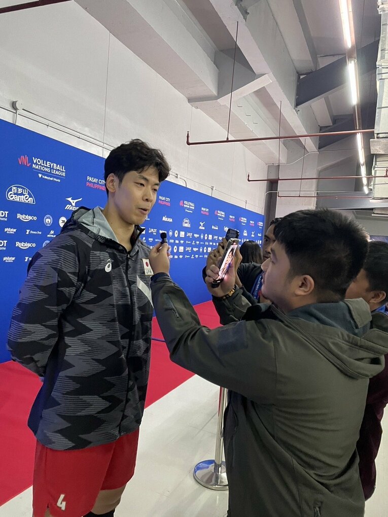 サービスエースで会場を揺らした宮浦健人（筆者撮影）