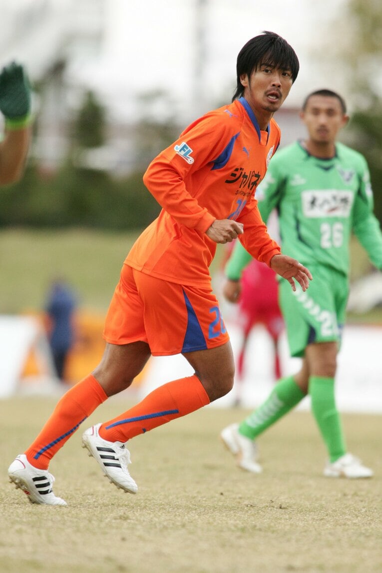 岡崎が「憧れ」だと語る佐藤由紀彦（Vファーレン長崎時代）　©AFLO