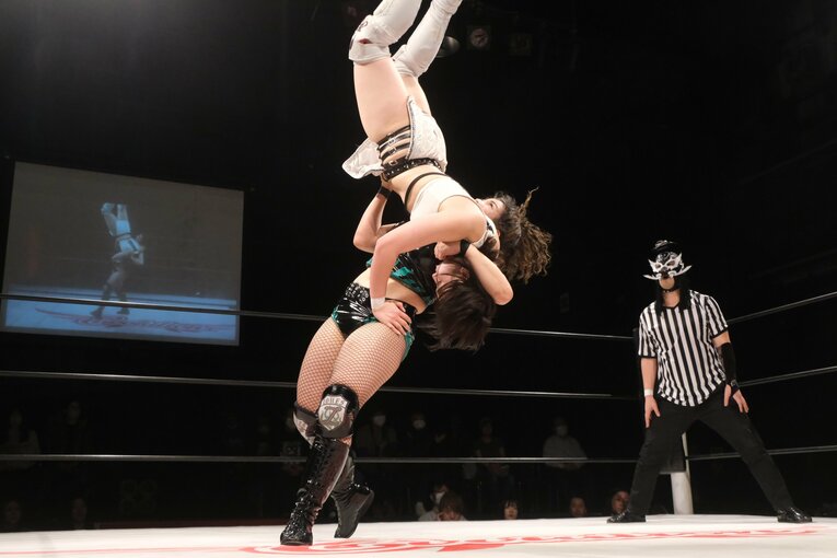 「圧倒される肉体美」を目指す新人女子プロレスラー…コンテストにも出場するZONESが語る“理想像”「実は体重が10kg減ったんです」(58)