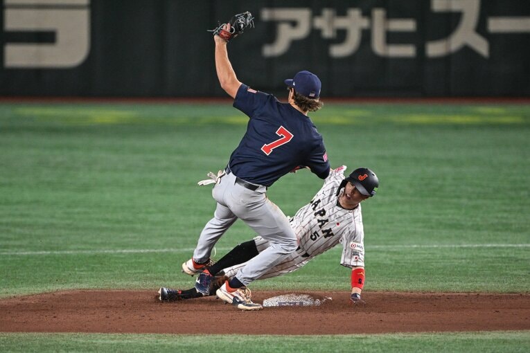 プレミア12米国戦、牽制に飛び出した五十幡は盗塁死　©Nanae Suzuki