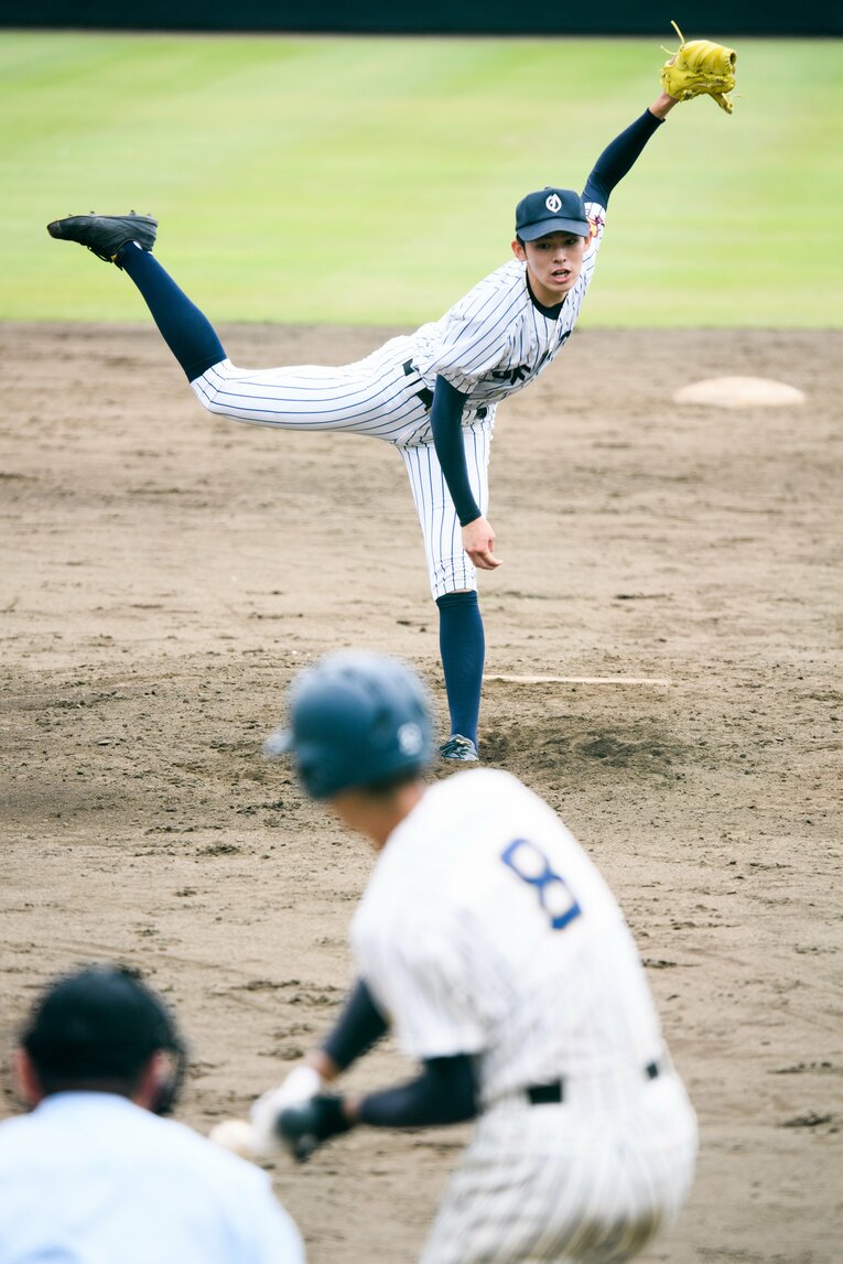 豪速球を投げ込む高校時代の佐々木朗希　©Asami Enomoto