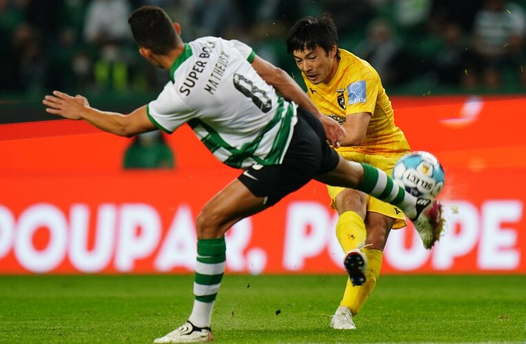 スポルティング戦での中島　©Getty Images