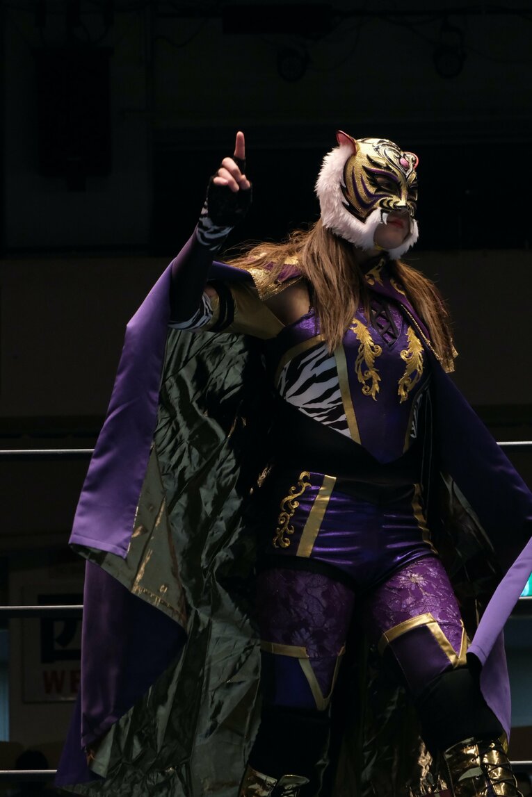 タイガー・クイーンを激怒させた“ヒール殺法”…乱入に凶器攻撃、待望のライバルは何でもありの“闇の軍団”？(23)