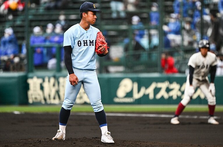 センバツ決勝、大阪桐蔭戦で先発した近江・山田陽翔 ／ photograph by Nanae Suzuki