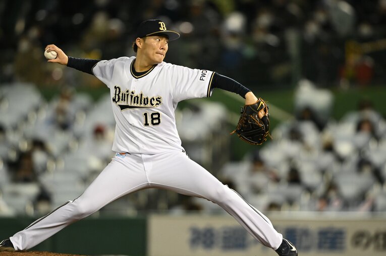 2021年の日本シリーズ第6戦、ほっともっとフィールド神戸で力投する山本由伸　©︎Naoya Sanuki