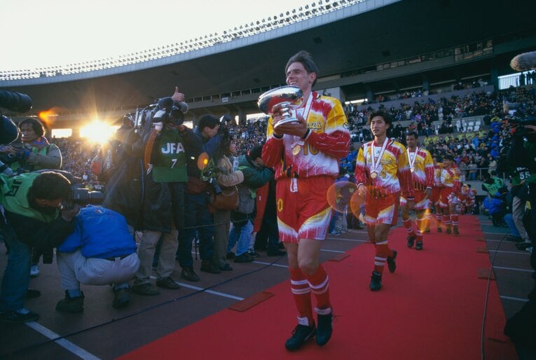 ストイコビッチは名古屋に2度の天皇杯優勝をもたらした　©Sports Graphic Number