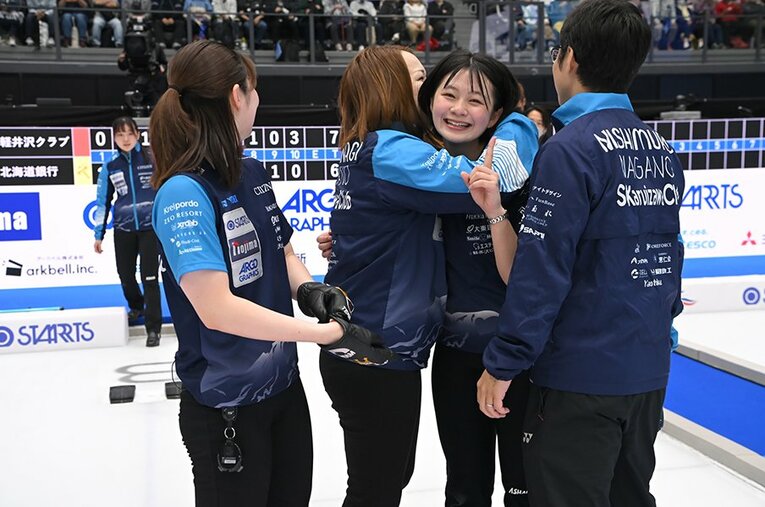 カーリング日本選手権を制したSC軽井沢クラブは涙を流す選手も ／ photograph by JCA