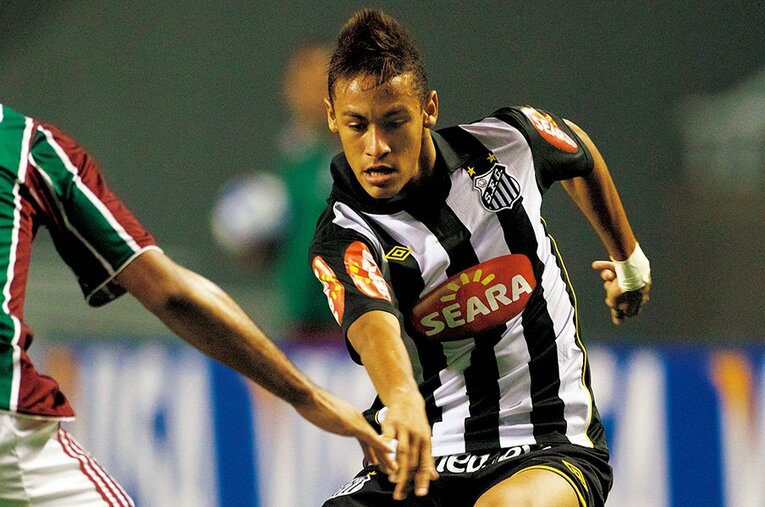 18歳時のネイマール。2010年のブラジル全国リーグでは31試合に出場し17得点を挙げる。翌年には南米年間最優秀選手賞にも選出された ／ photograph by Getty Images