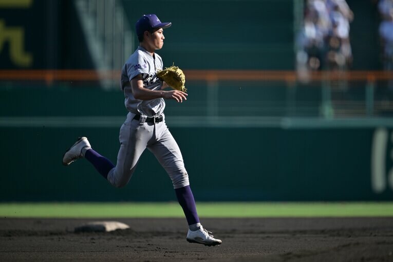 元プロ名手が挙げた…花巻東・熊谷陸「天才的守備シーン」連続写真　7枚目／全7枚　©Hideki Sugiyama