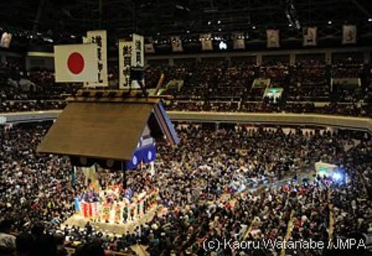 相撲道そのものの歴史は神話の時代までさかのぼるが、興行として盛んになったのは江戸時代初期とされている。日本相撲協会やNHKがどうであれ、相撲道としては永遠に続いていくはずである