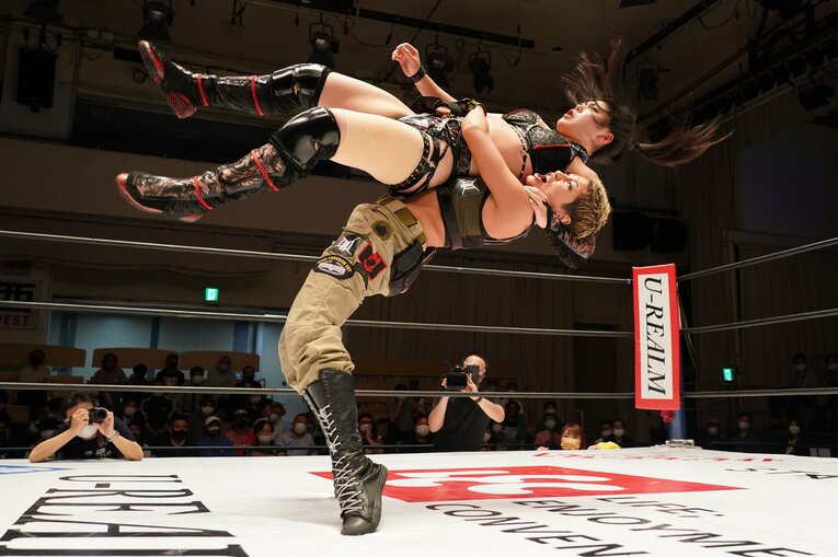 「あの子見た目はいいけれど、試合がダメだよね」 戦闘服の女子レスラー・ジュリアの生き方と“白いベルト”への愛(13)