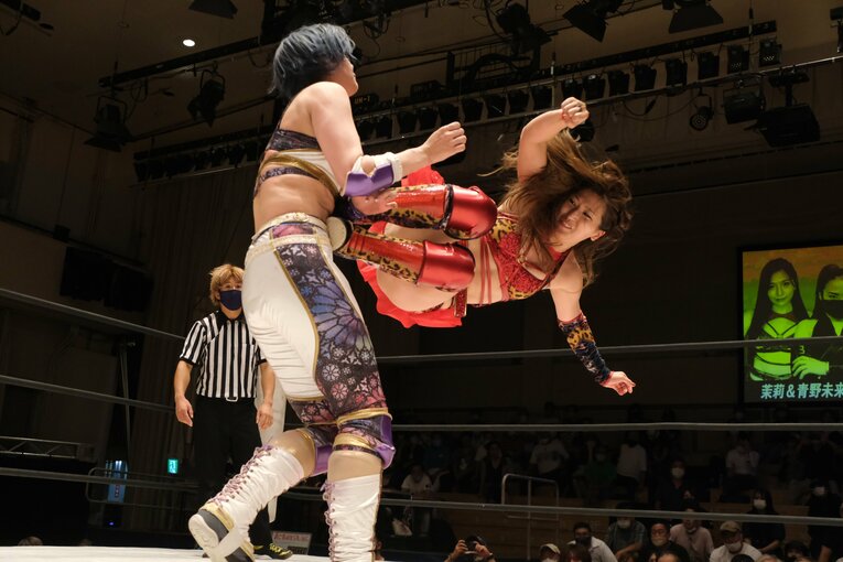 「闘うグラドル」もデビュー、アクトレスガールズの“華がスゴい”新人たちの裏で…エース・青野未来が泣いた理由「まったく追いつけていない」(49)