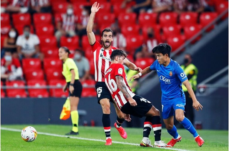 久保建英を間近で撮って気づいた《試合前ルーティンとファールを受けた後のクセ》 韓国の至宝イ・ガンインとの共存はどうなる？(14)