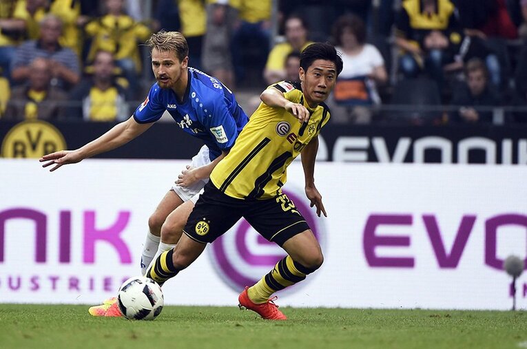 新しい戦術を模索中と言われるドルトムント。どんな状況になったとしても、香川の存在は必ずドルトムントの勝利に寄与するはずだ。 ／ photograph by AFLO