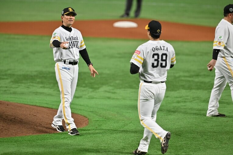 日本シリーズ第4戦、小久保監督は6回に尾形崇斗を投入した　©︎Hideki Sugiyama