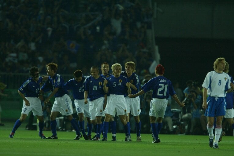 51分、2戦連発となる稲本のゴールで先制した日本代表　©︎JMPA