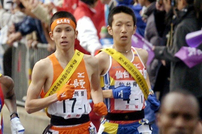 圧倒的な優勝候補だった仙台育英とともに1区で留学生を追って飛び出した佐藤悠基。区間中盤での失速は誰もが予想していなかった ／ photograph by JIJI PRESS