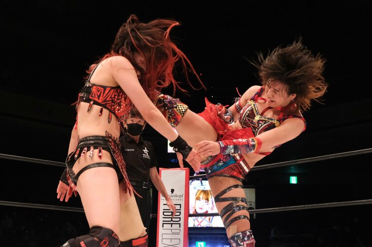 朱里vs林下詩美（2021年12月29日スターダム両国大会）　©Norihiro Hashimoto