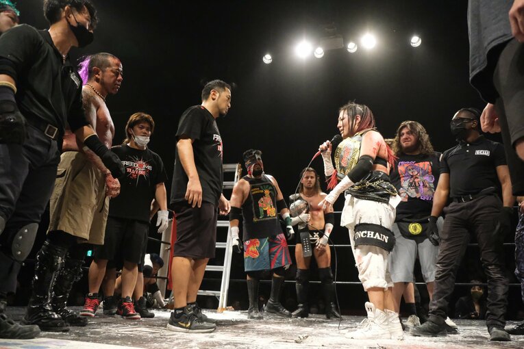 元パティシエが蛍光灯で殴り合い…“デスマッチアマゾネス”山下りなの媚びない魅力「犯罪以外なら何してもいい」 米国で男子相手に王座獲得(42)