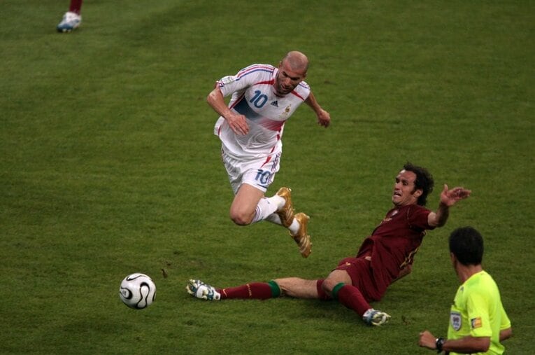 ジネディーヌ・ジダンvsリカルド・カルバーニョ ／ photograph by Naoya Sanuki／JMPA