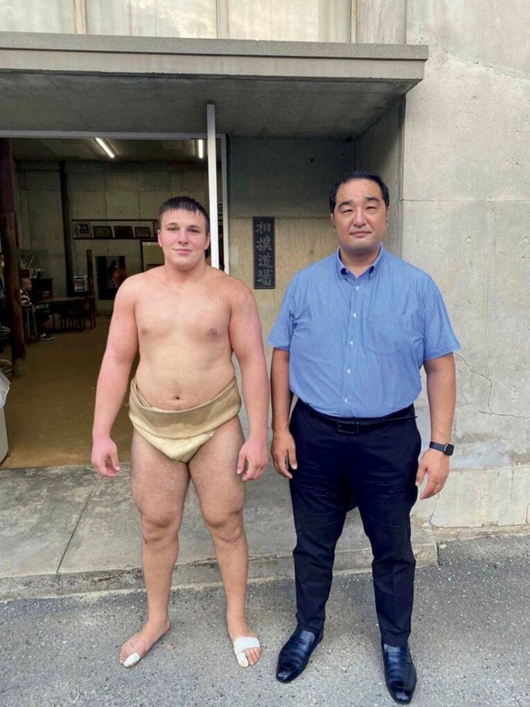 報徳学園高で安治川親方と初対面した時の安青錦。顔つきも体つきもまだあどけない　©Ajigawa-Beya