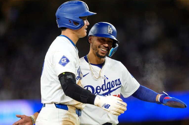 ドジャースを牽引する大谷翔平とムーキー・ベッツ ／ photograph by AFLO