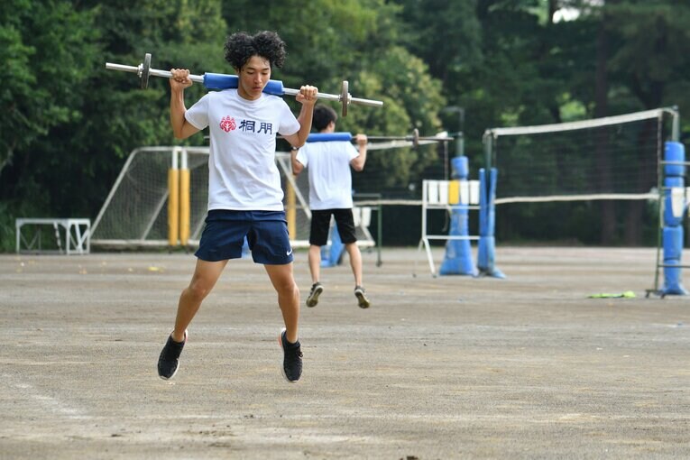 トレーニングに励む現在の桐朋中高陸上部のメンバーたち　©Hideki Sugiyama