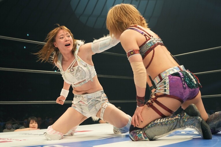 朱里を殴りにいく岩谷麻優　©Essei Hara