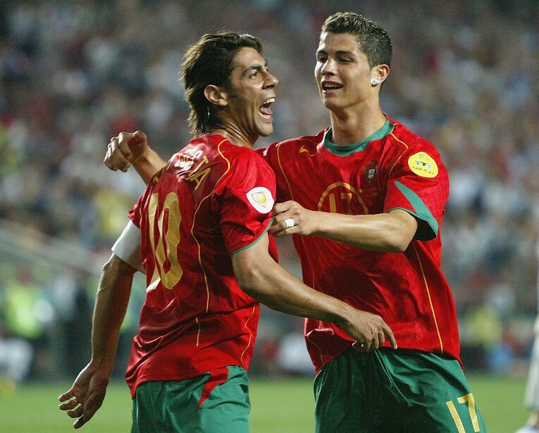 EURO2004 　クリスティアーノ・ロナウド（右）とルイ・コスタ　(C)Getty Images