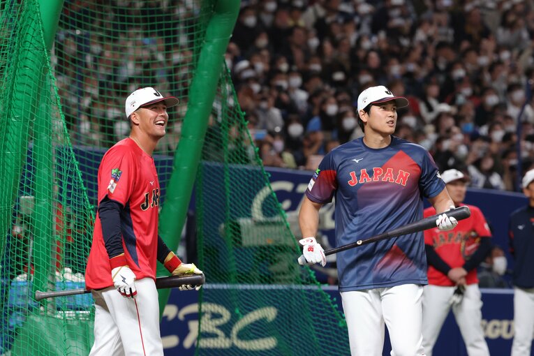 昨年３月、WBC前に行われた中日との壮行試合前にバンテリンドームで打撃練習を行なった大谷とヌートバー　©︎JIJI PRESS