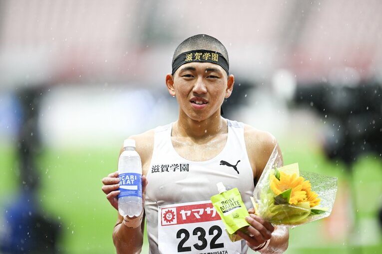 日本選手権の800ｍでシニア選手を抑えて圧勝した17歳の落合晃。パリ五輪参加標準記録を目指した果敢なアタックが印象的だった　©Asami Enomoto