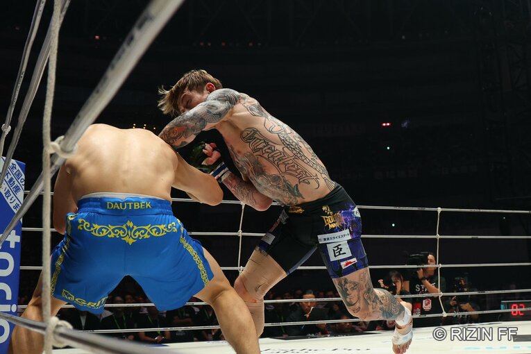 『超RIZIN.5』平本蓮vs.カルシャガ・ダウトベック　©RIZIN FF