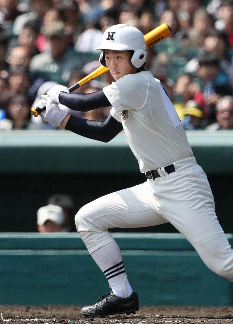 日大三高時代の山崎福也。３年春のセンバツでは計１３安打とヒット量産し、１大会安打数の最多タイ記録を作った©︎JIJI PRESS