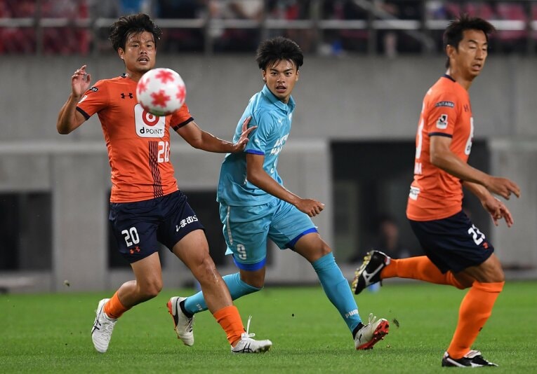 大学時代の三笘（写真は2年時の天皇杯）　©︎Etsuo Hara/Getty Images